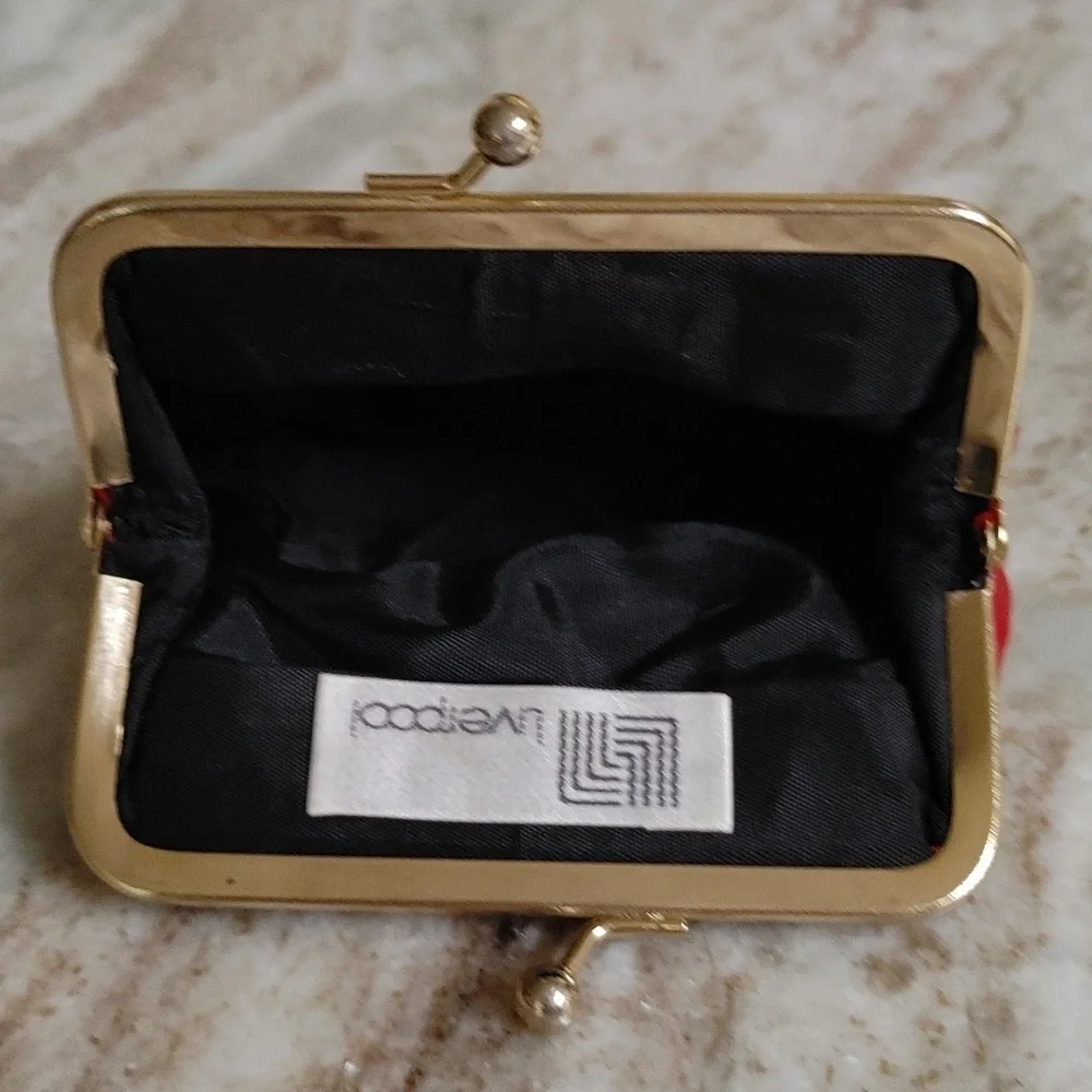 VTG Red Lambskin Leather Liverpool Brand Change Purse Wallet Kiss Clasp